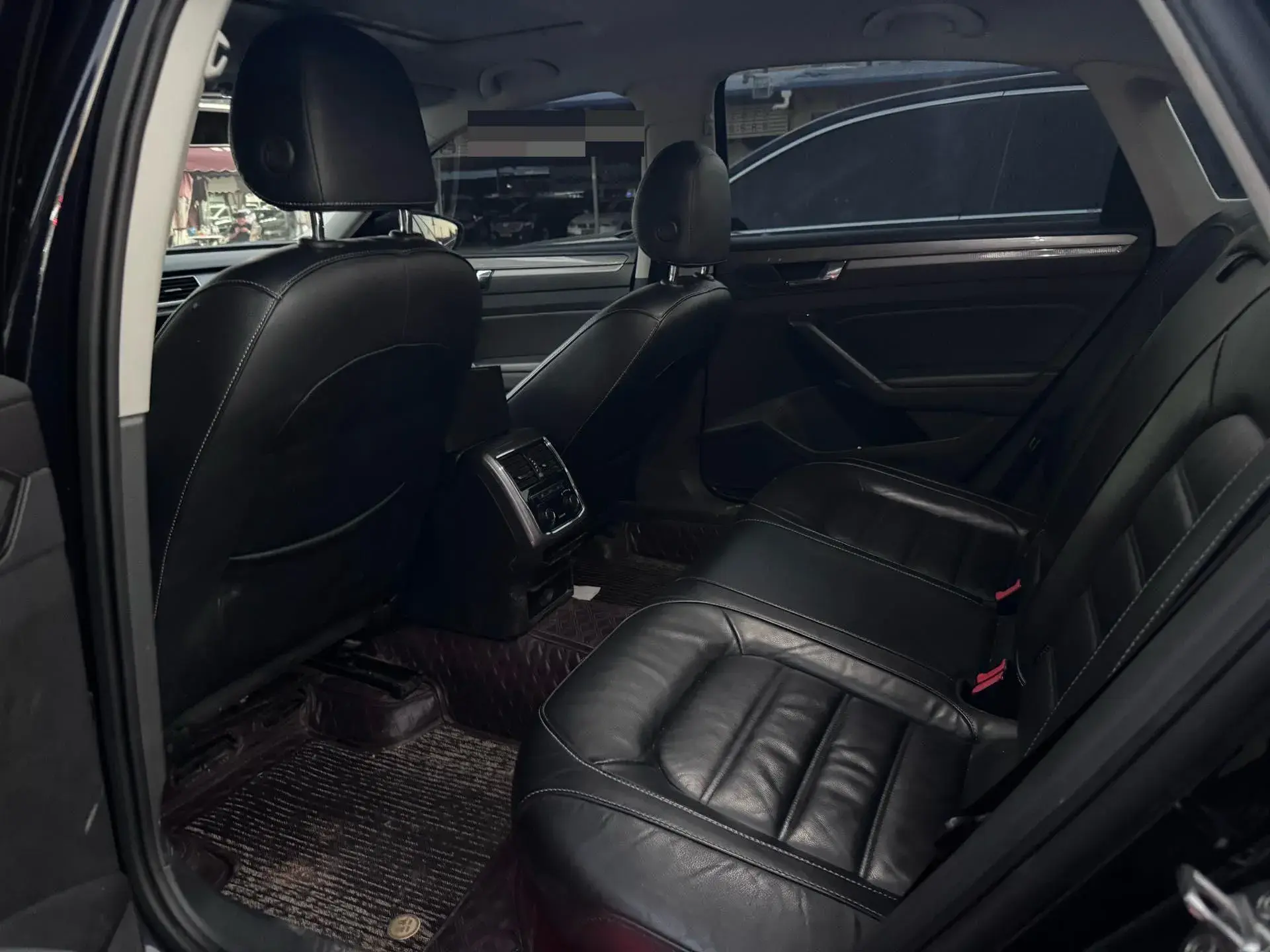 2017 VOLKSWAGEN PASSAT thumbnail 4