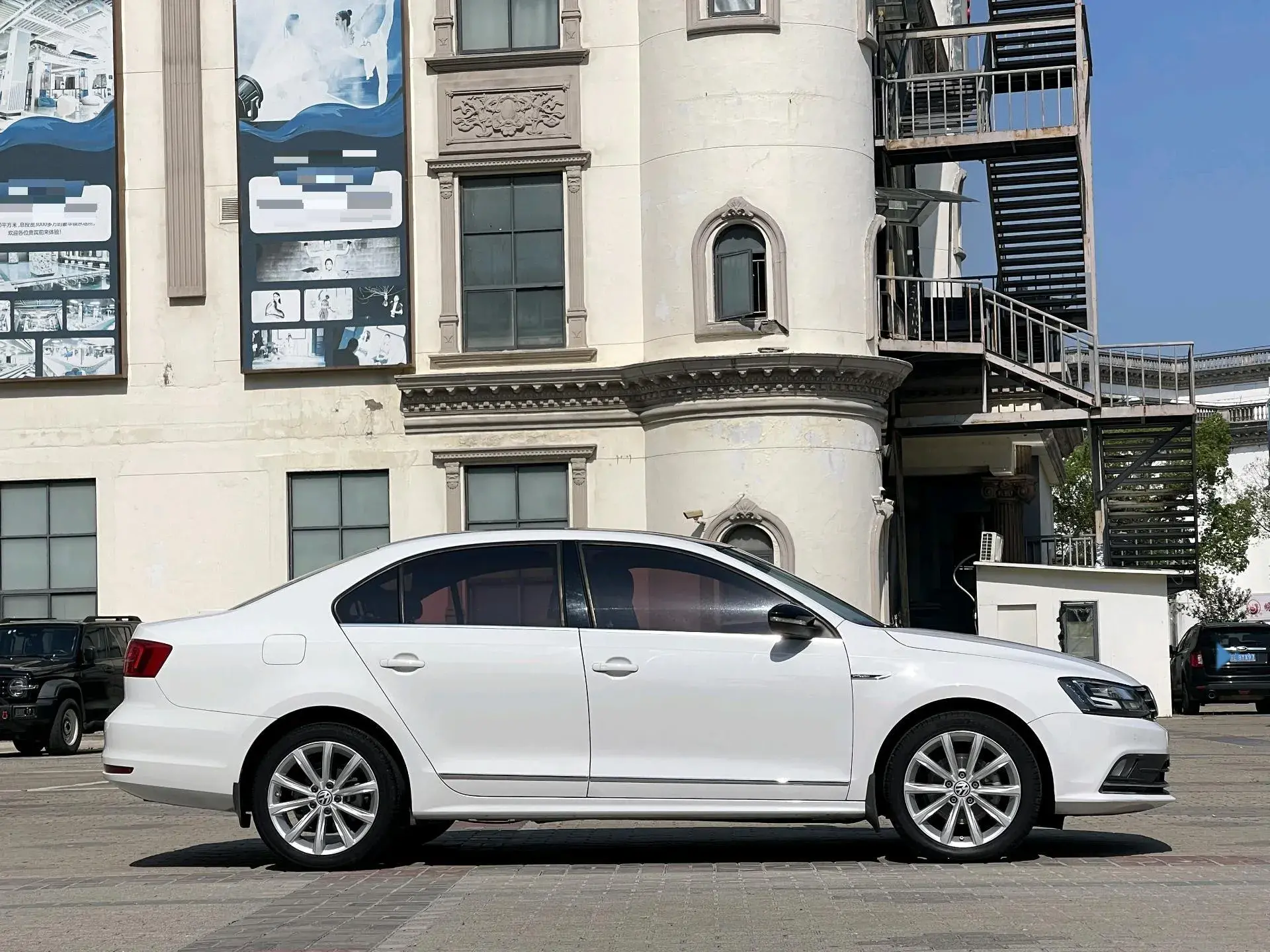 2018 VOLKSWAGEN SAGITAR thumbnail 3