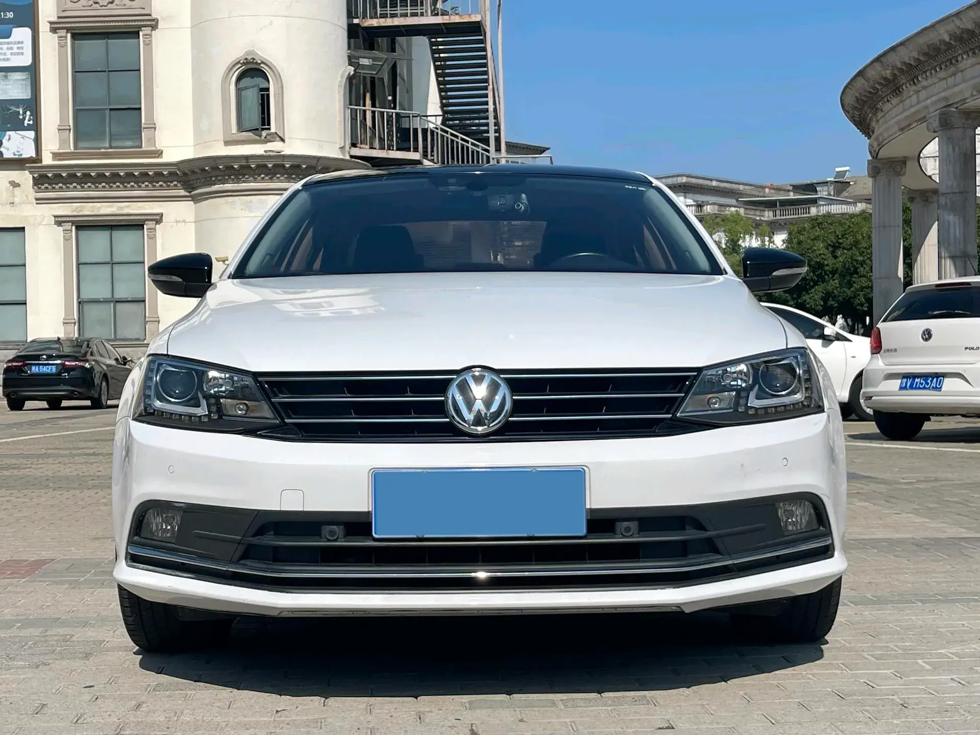 2018 VOLKSWAGEN SAGITAR thumbnail 2