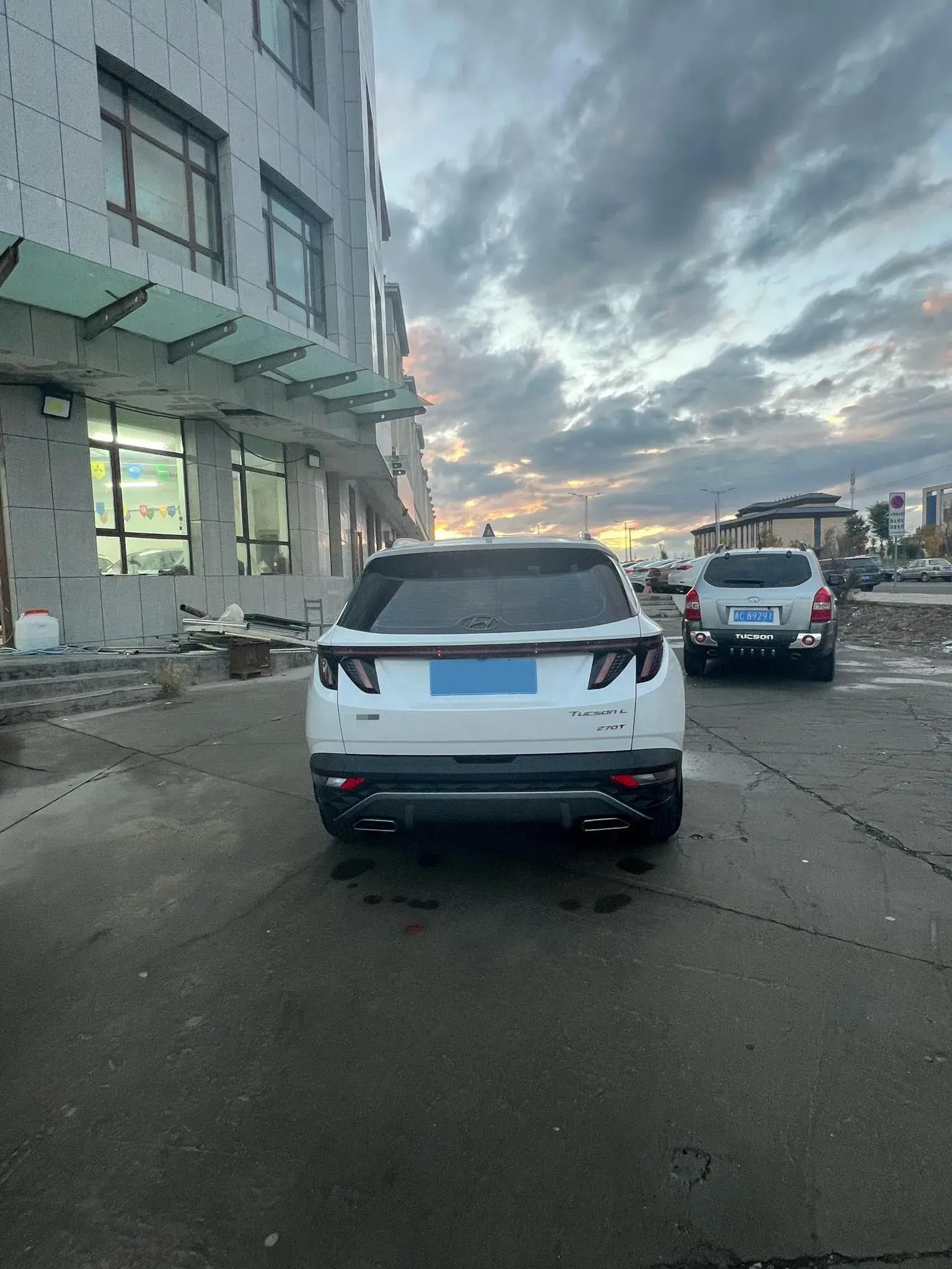 2023 HYUNDAI TUCSON thumbnail 4