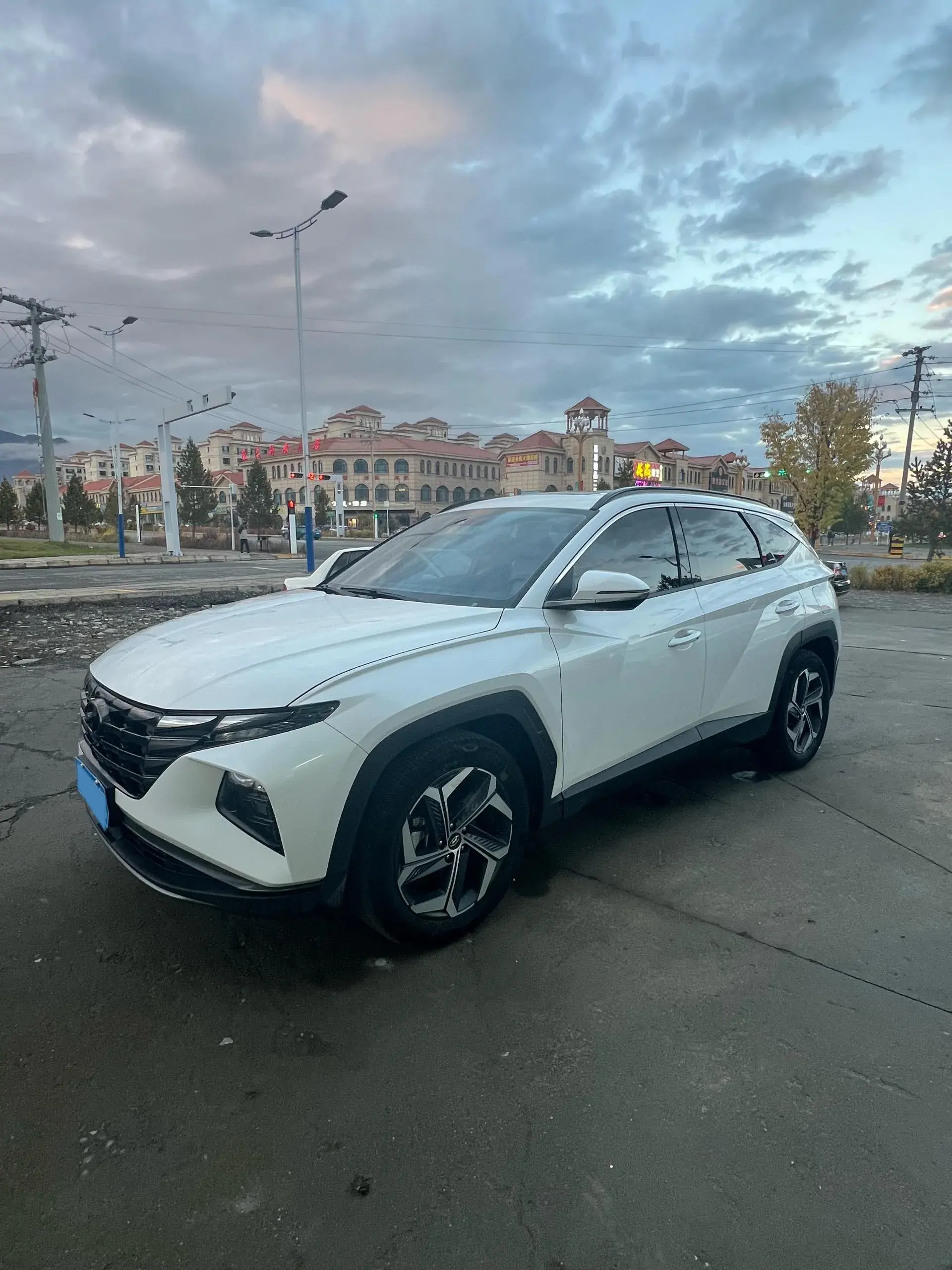 2023 HYUNDAI TUCSON view 1