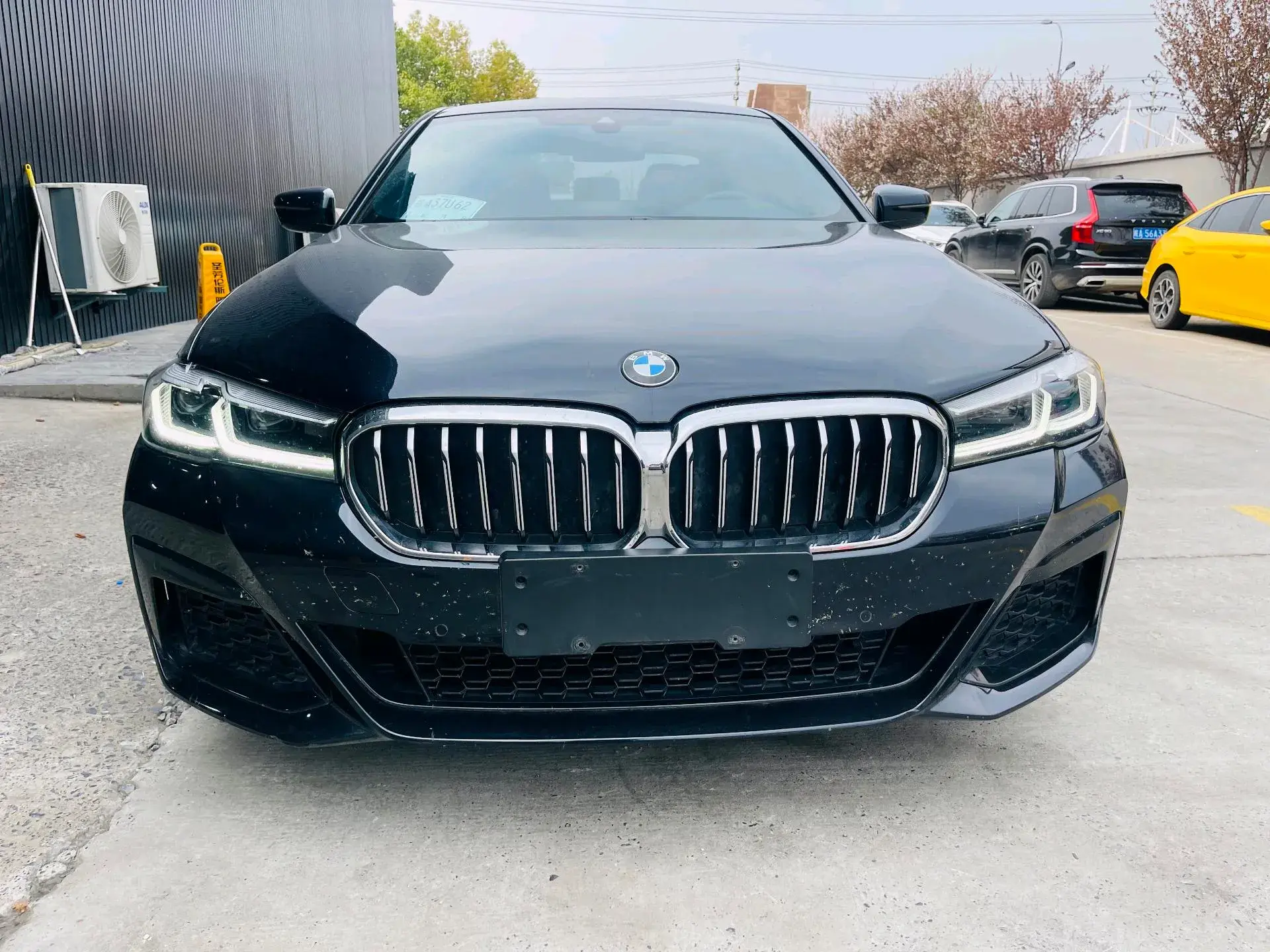 2022 BMW 5 thumbnail 3