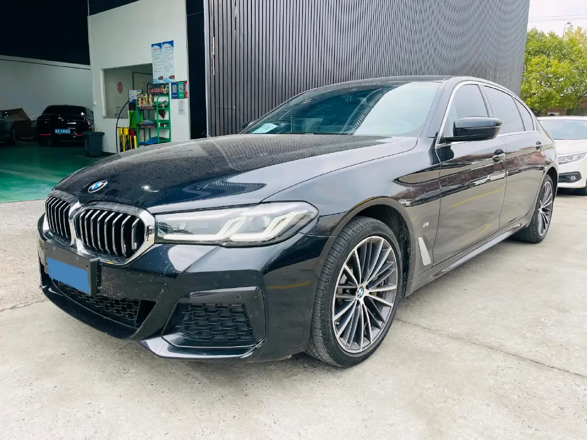 2022 BMW 5 Series 2.0T 252HP L4 8AT
