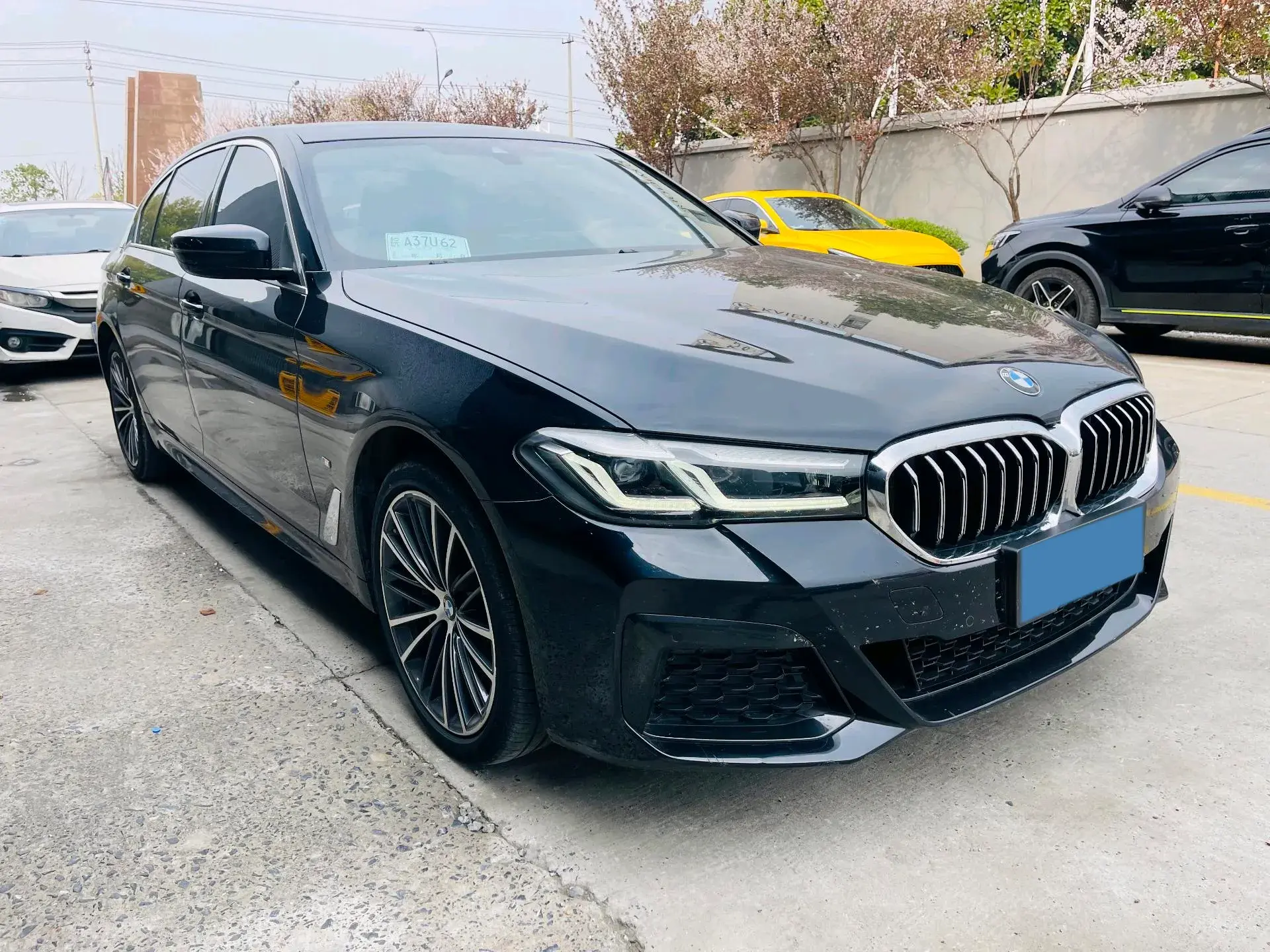 2022 BMW 5 thumbnail 2