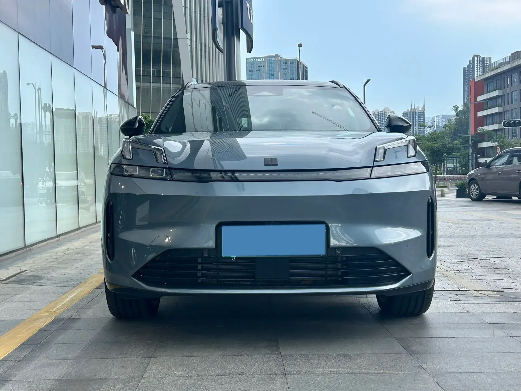 2025 LYNK&CO 08 thumbnail 2