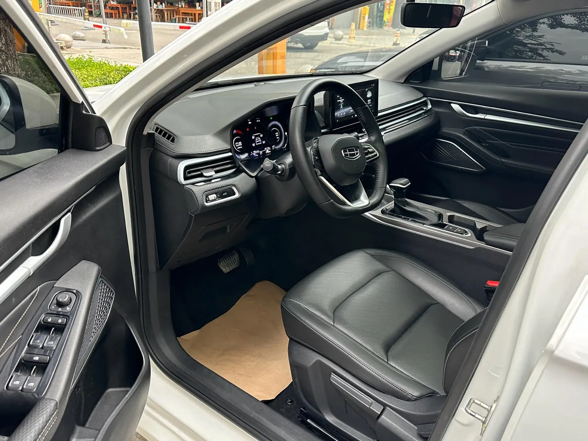 2022 GEELY EMGRAND thumbnail 4