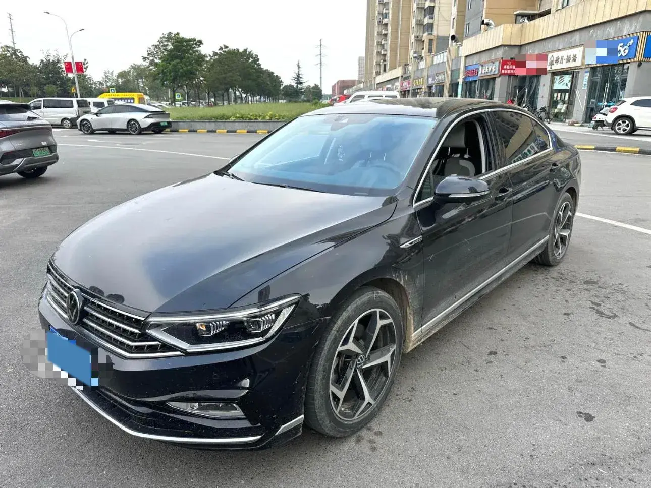 2023 VOLKSWAGEN MAGOTAN view 1