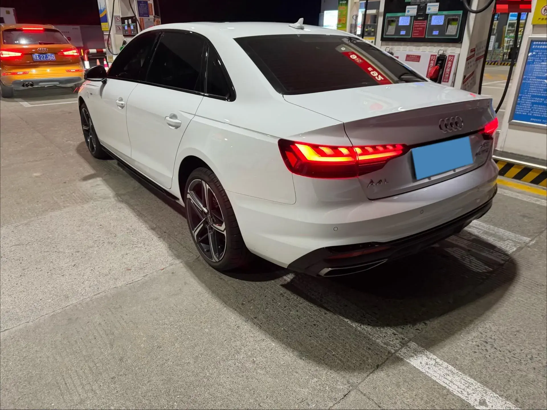 2024 AUDI A4L thumbnail 3