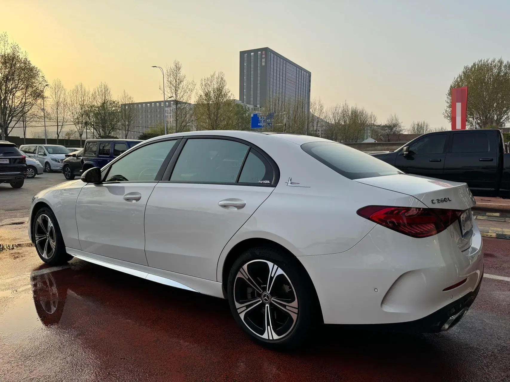 2025 MERCEDES-BENZ C thumbnail 4