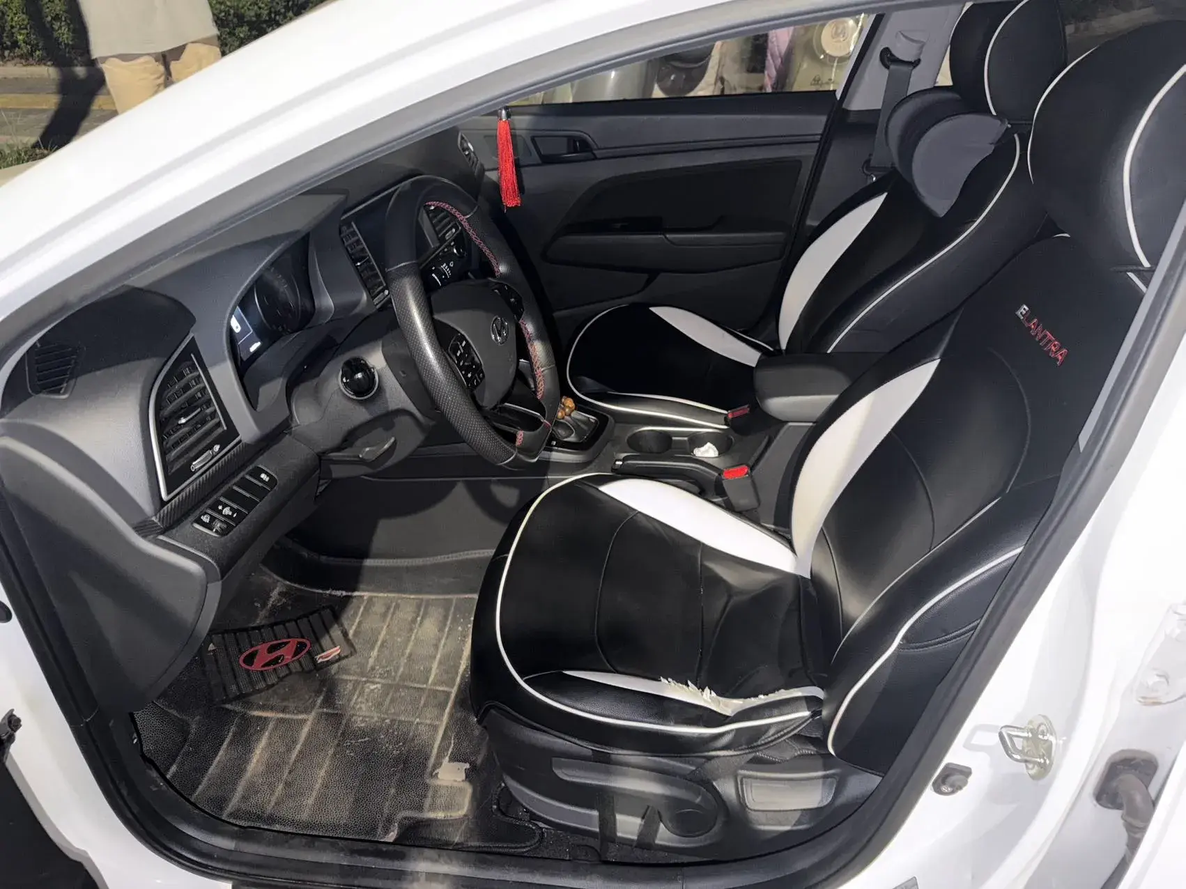 2018 HYUNDAI ELANTRA thumbnail 3