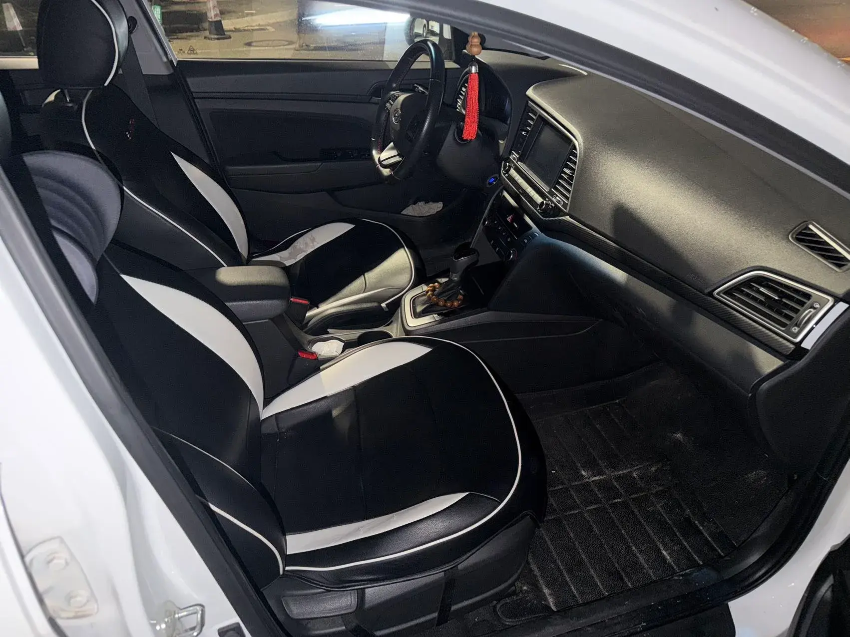 2018 HYUNDAI ELANTRA thumbnail 4