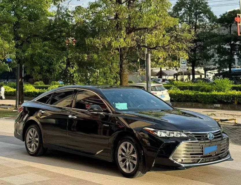 2023 TOYOTA AVALON thumbnail 3