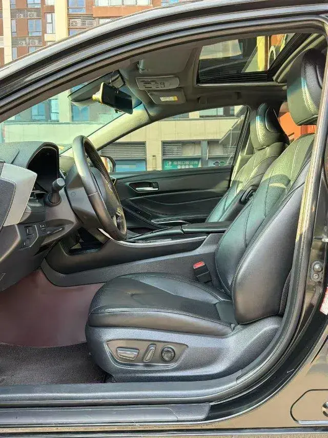 2023 TOYOTA AVALON thumbnail 4