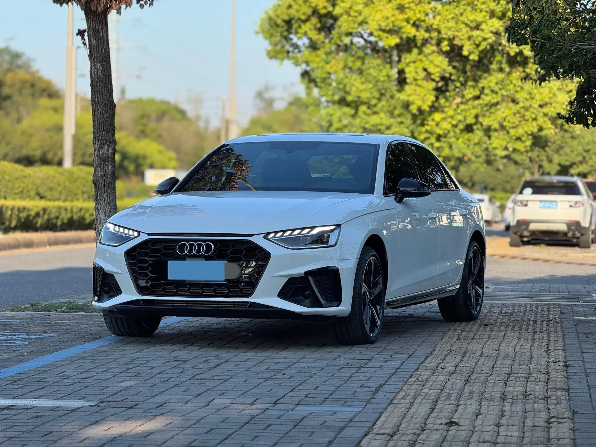 2022 AUDI A4L view 1