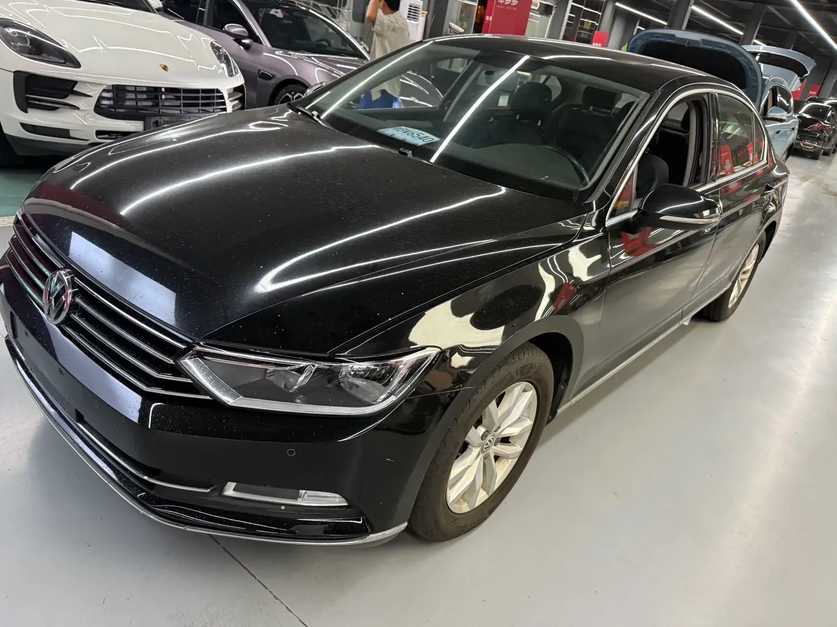 2018 VOLKSWAGEN MAGOTAN view 1