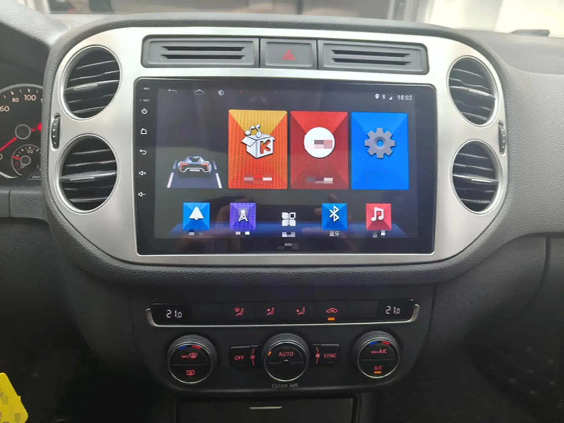 2017 VOLKSWAGEN TIGUAN thumbnail 4