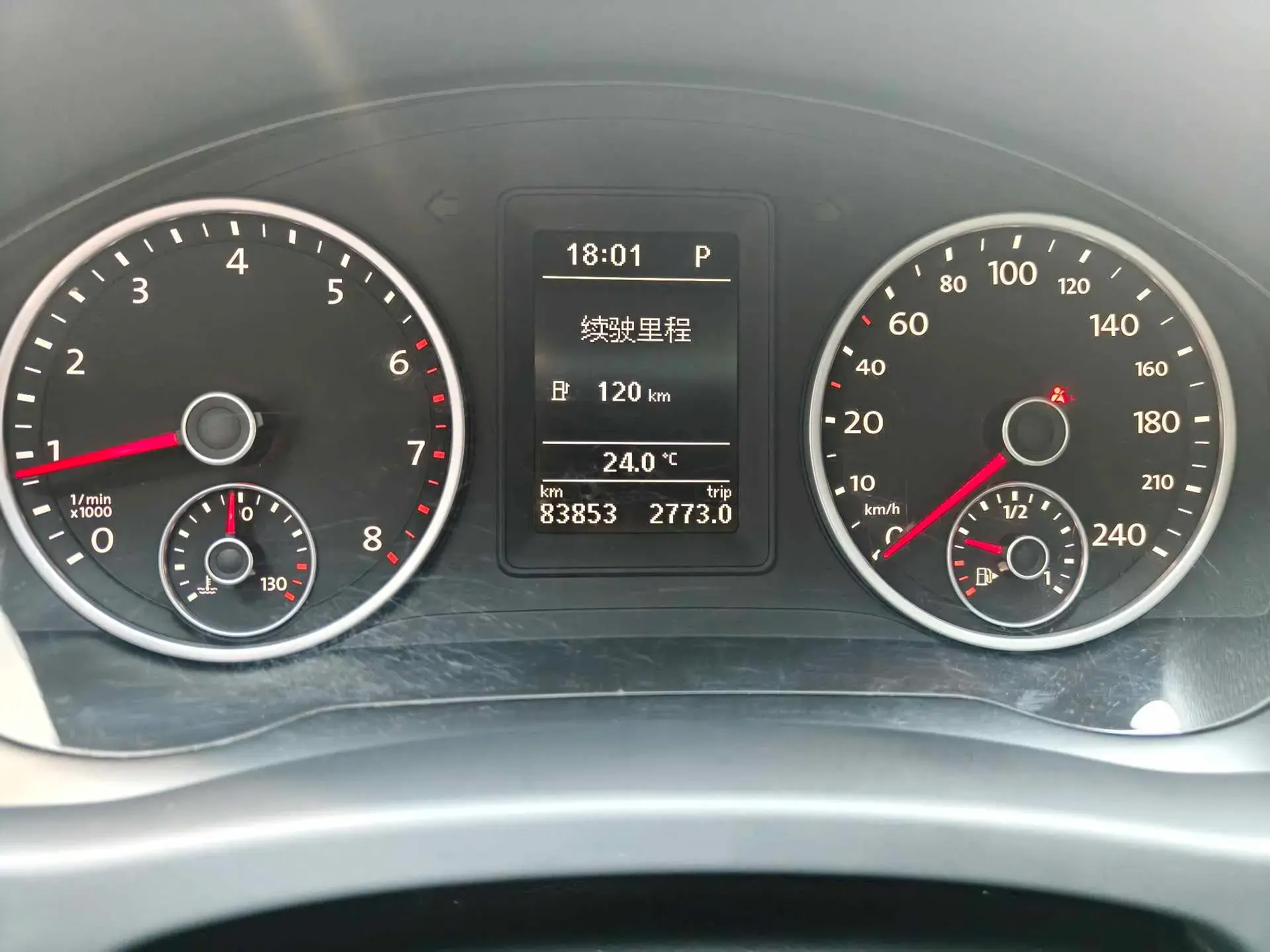 2017 VOLKSWAGEN TIGUAN thumbnail 3