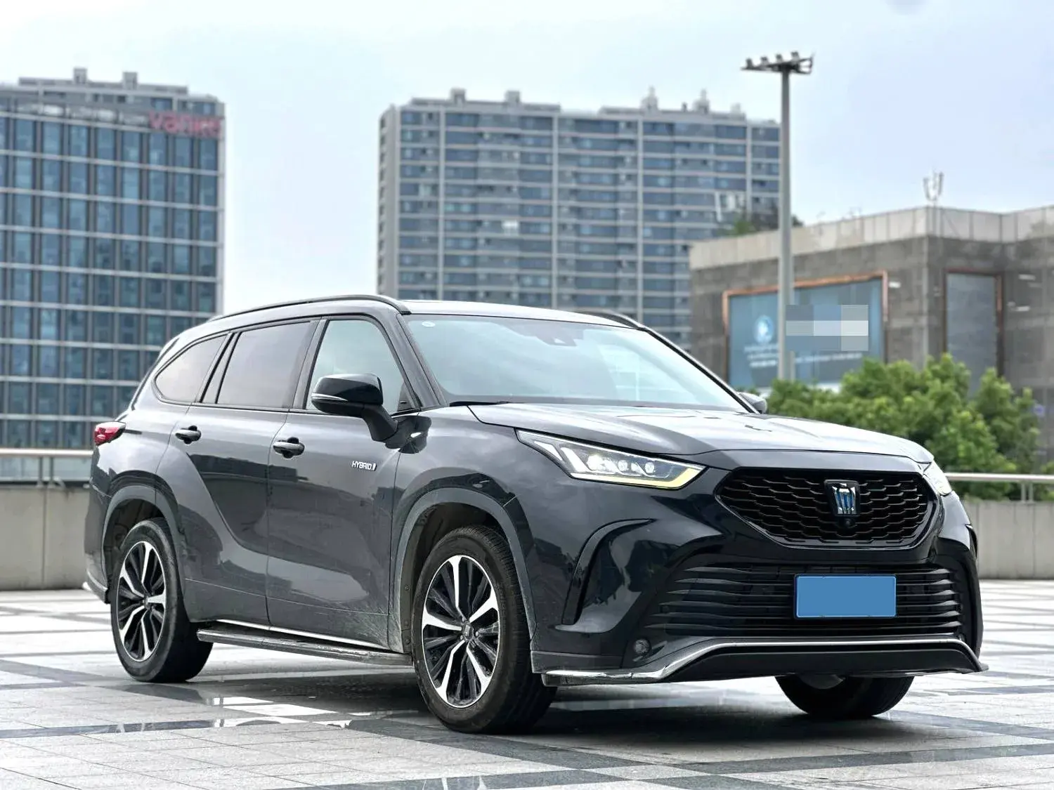 2021 TOYOTA CROWN thumbnail 3