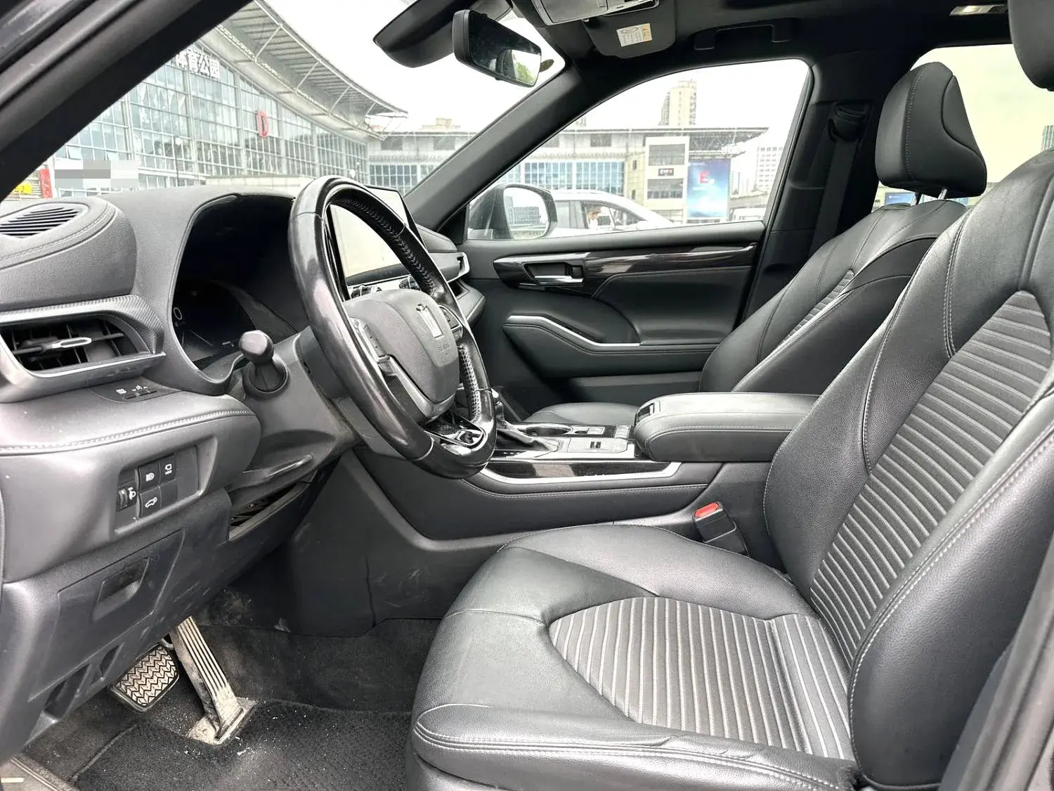 2021 TOYOTA CROWN thumbnail 4