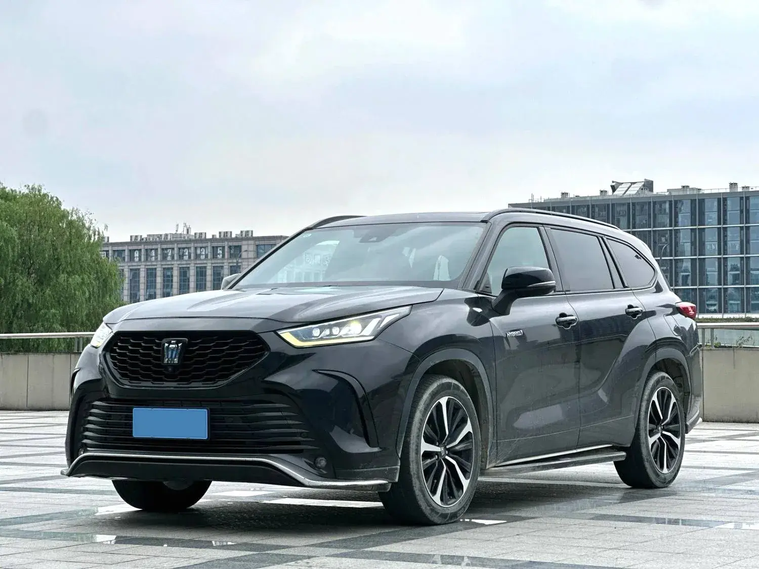 2021 TOYOTA CROWN view 1