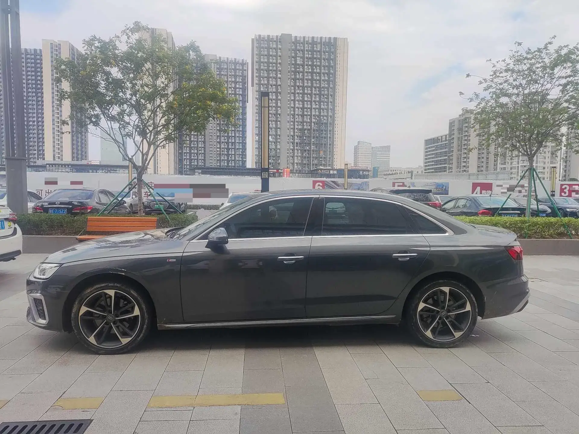 2022 AUDI A4L thumbnail 2