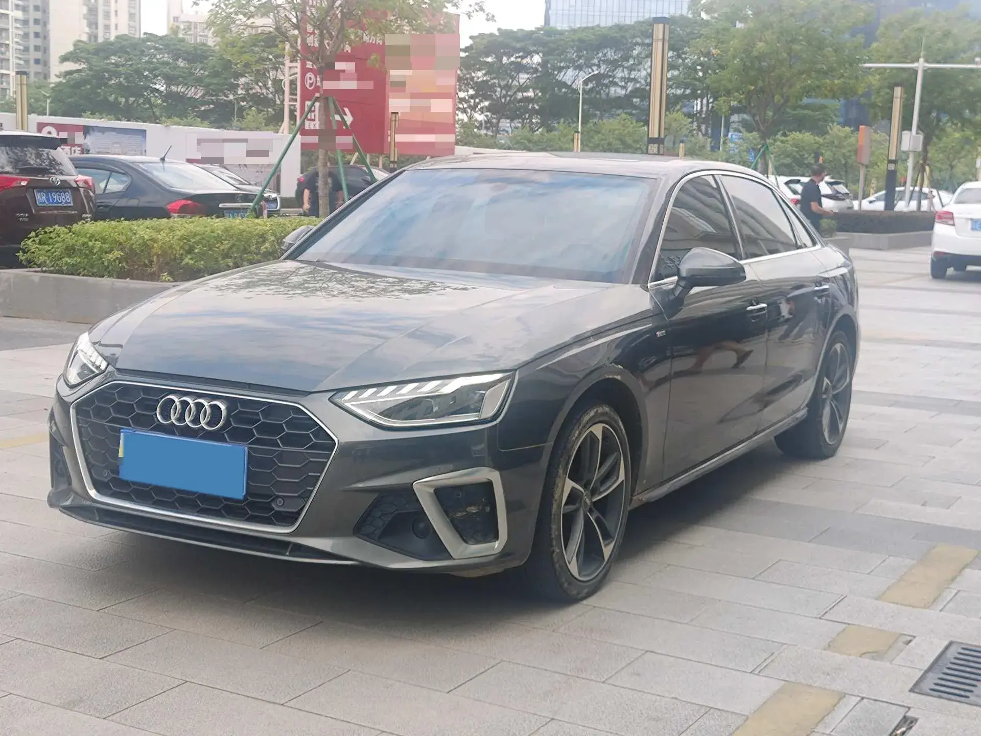 2022 AUDI A4L view 1