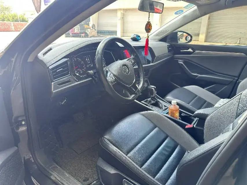 2019 VOLKSWAGEN SAGITAR thumbnail 3