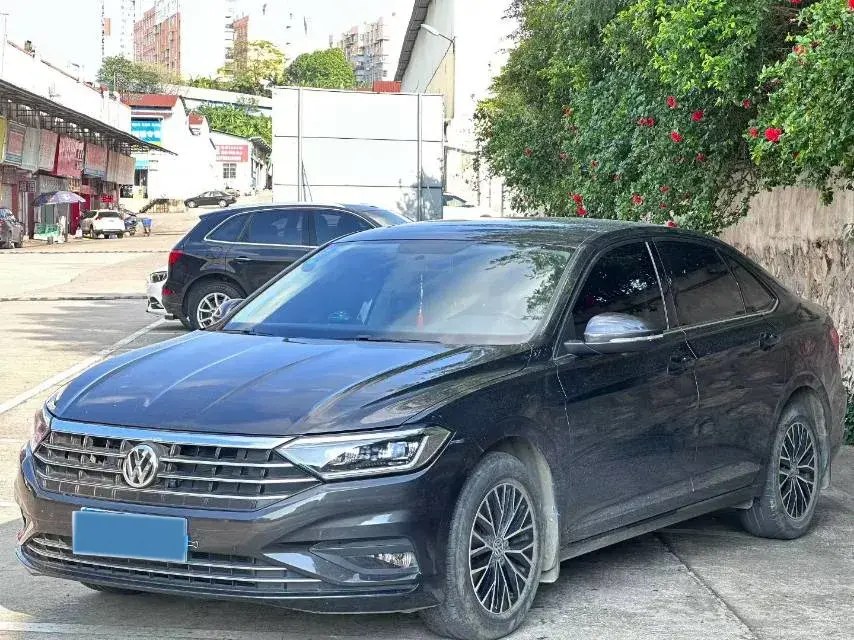 2019 VOLKSWAGEN SAGITAR view 1