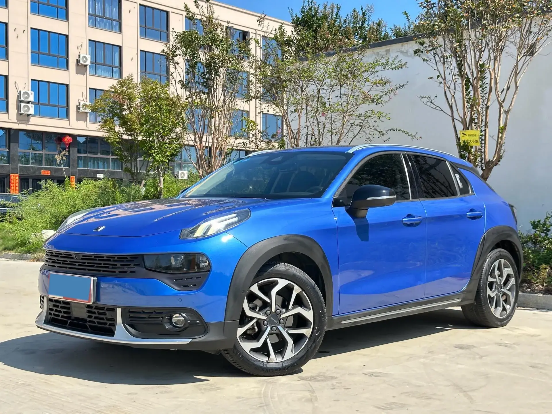2019 LYNK&CO 02 view 1