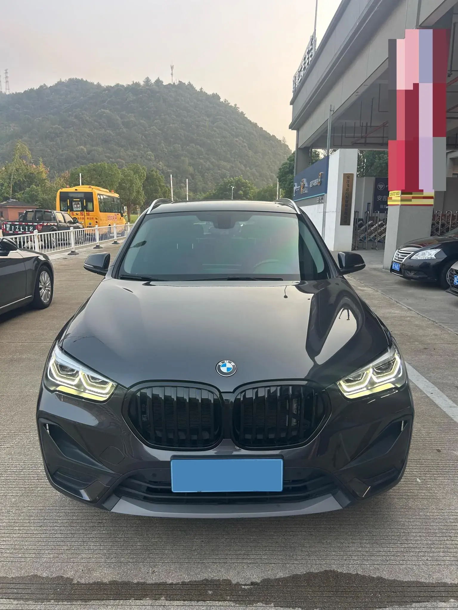 2022 BMW X1 thumbnail 2