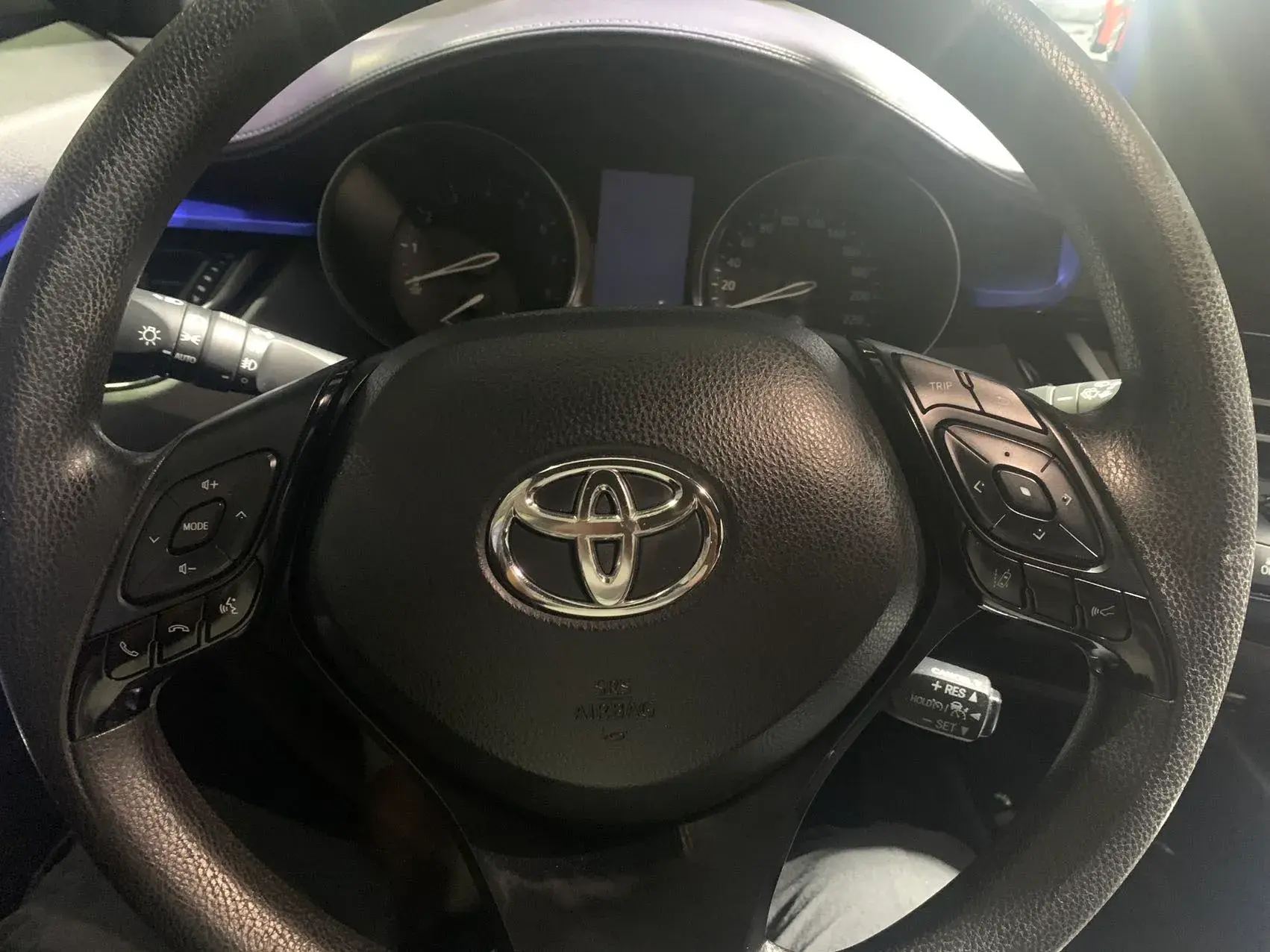 2020 TOYOTA C-HR thumbnail 3