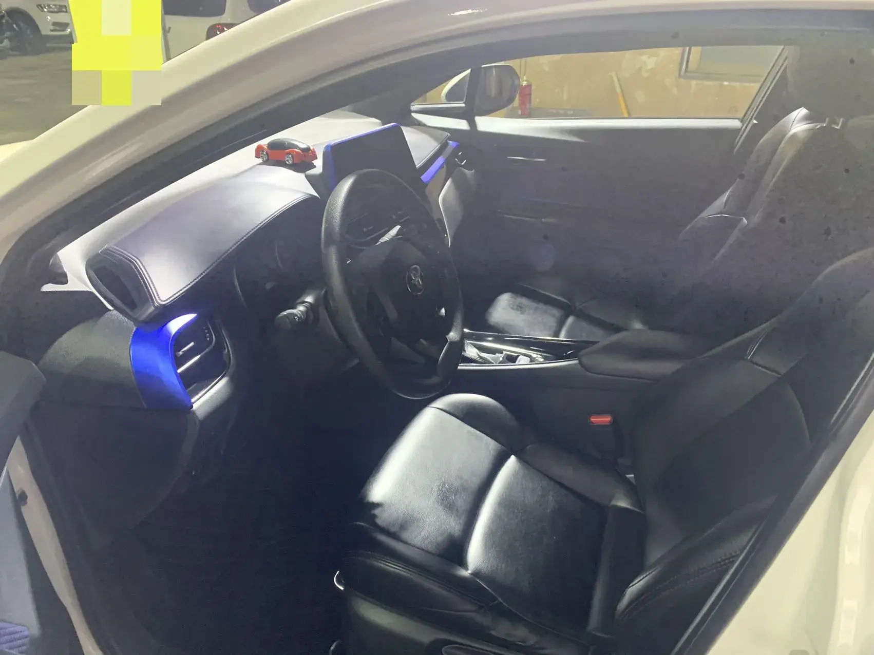 2020 TOYOTA C-HR thumbnail 4