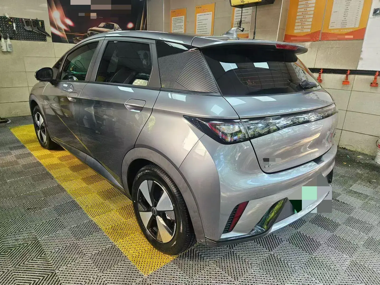 2023 BYD DOLPHIN thumbnail 4