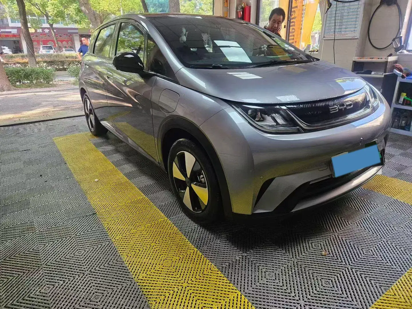 2023 BYD DOLPHIN thumbnail 2