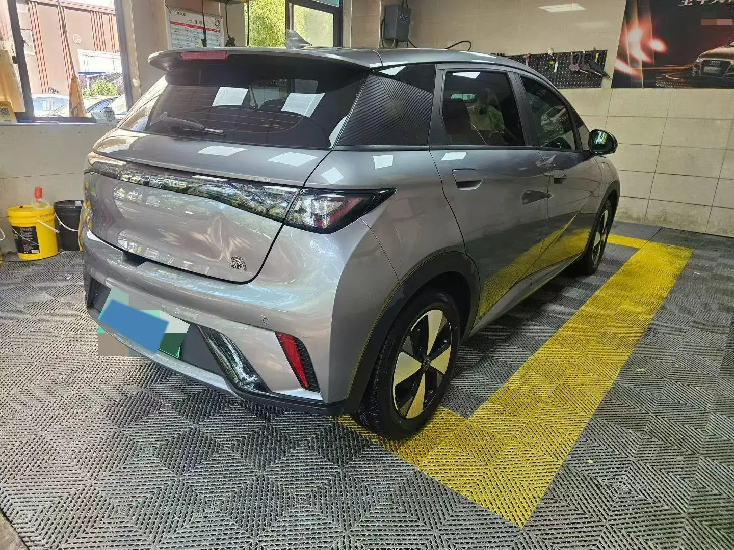 2023 BYD DOLPHIN thumbnail 3