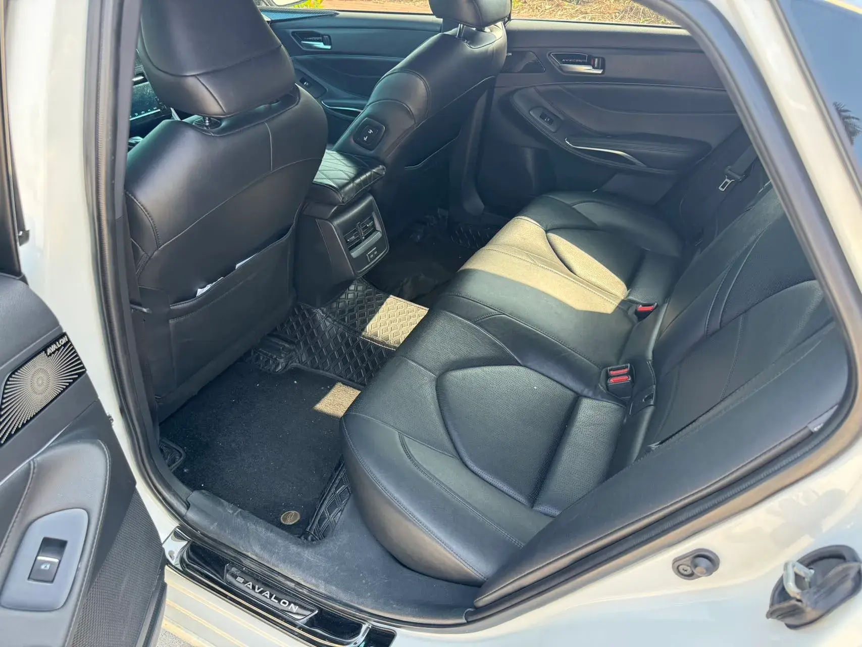 2022 TOYOTA AVALON thumbnail 3