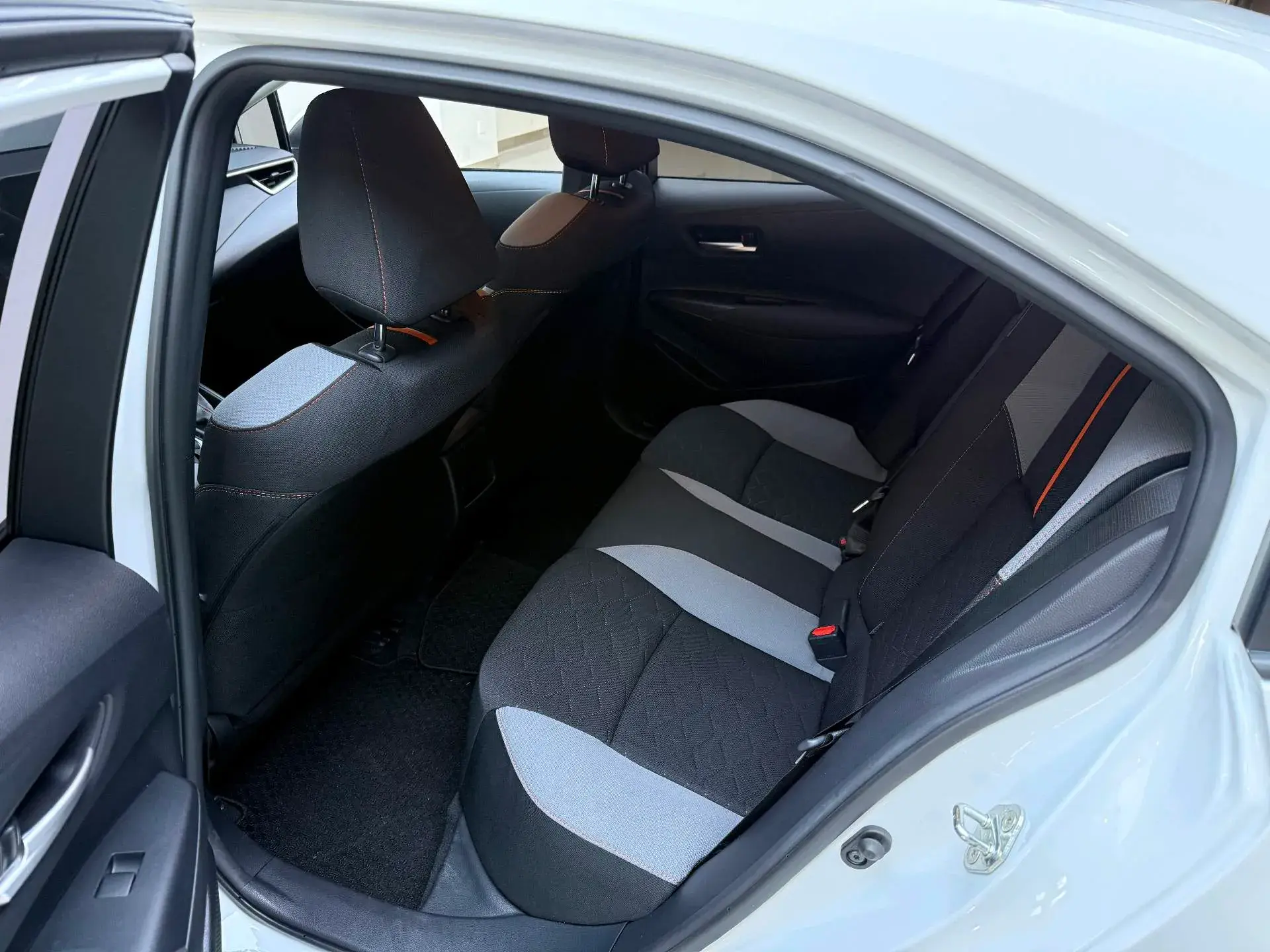 2022 TOYOTA COROLLA thumbnail 3