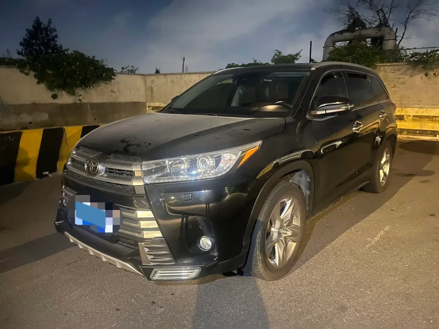 2018 TOYOTA HIGHLANDER view 1