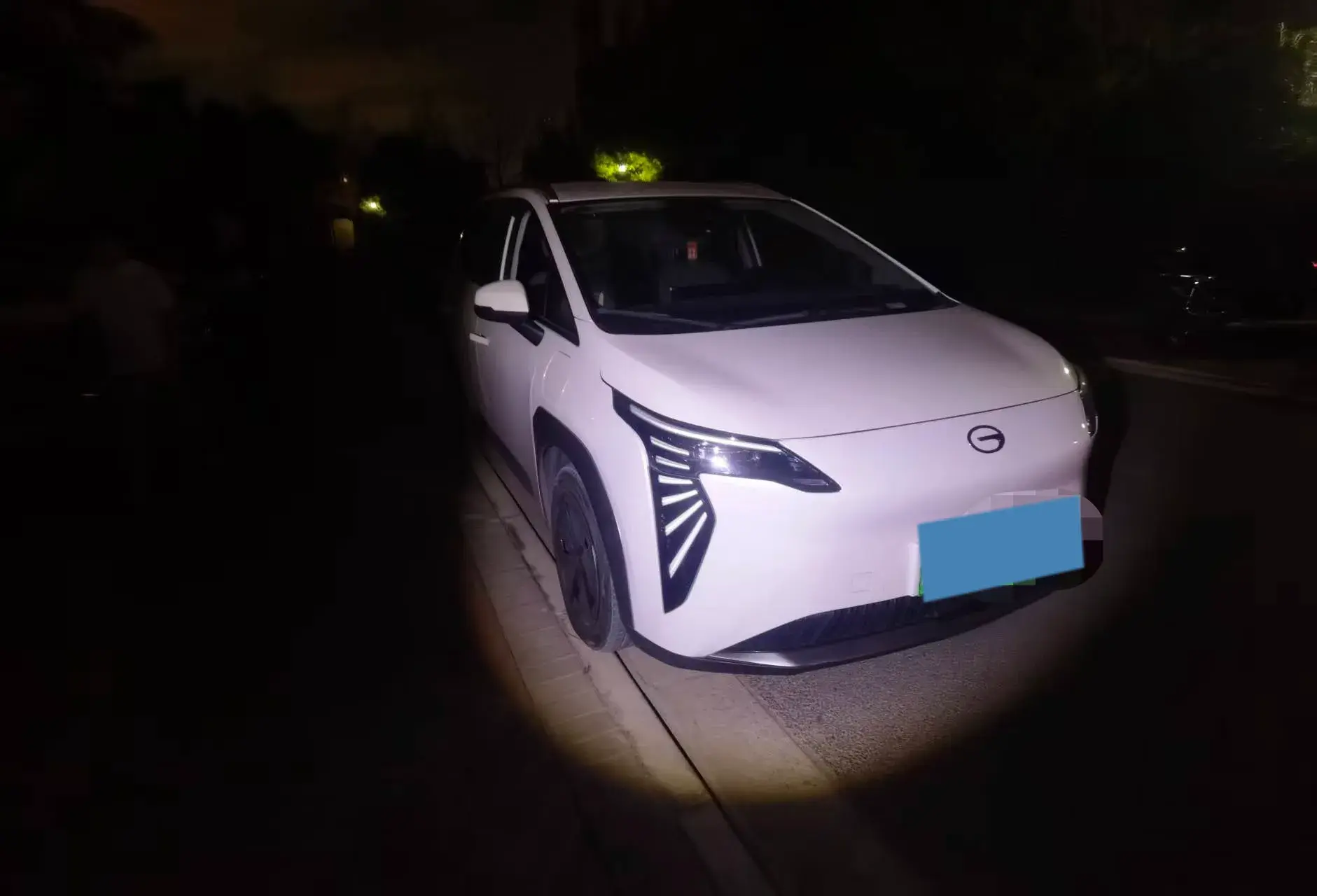 2023 AION Y thumbnail 3