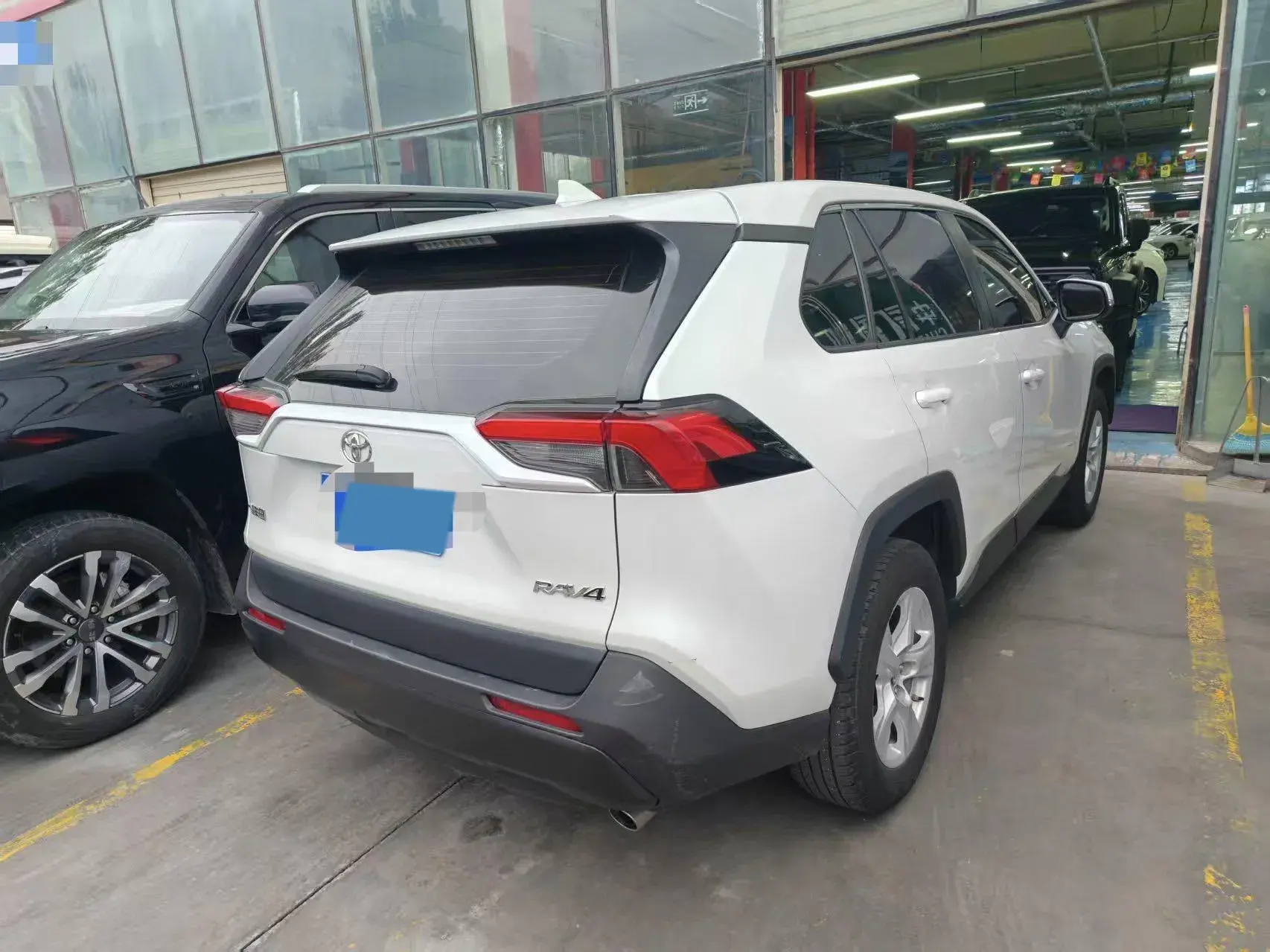 2022 TOYOTA RAV4 thumbnail 4