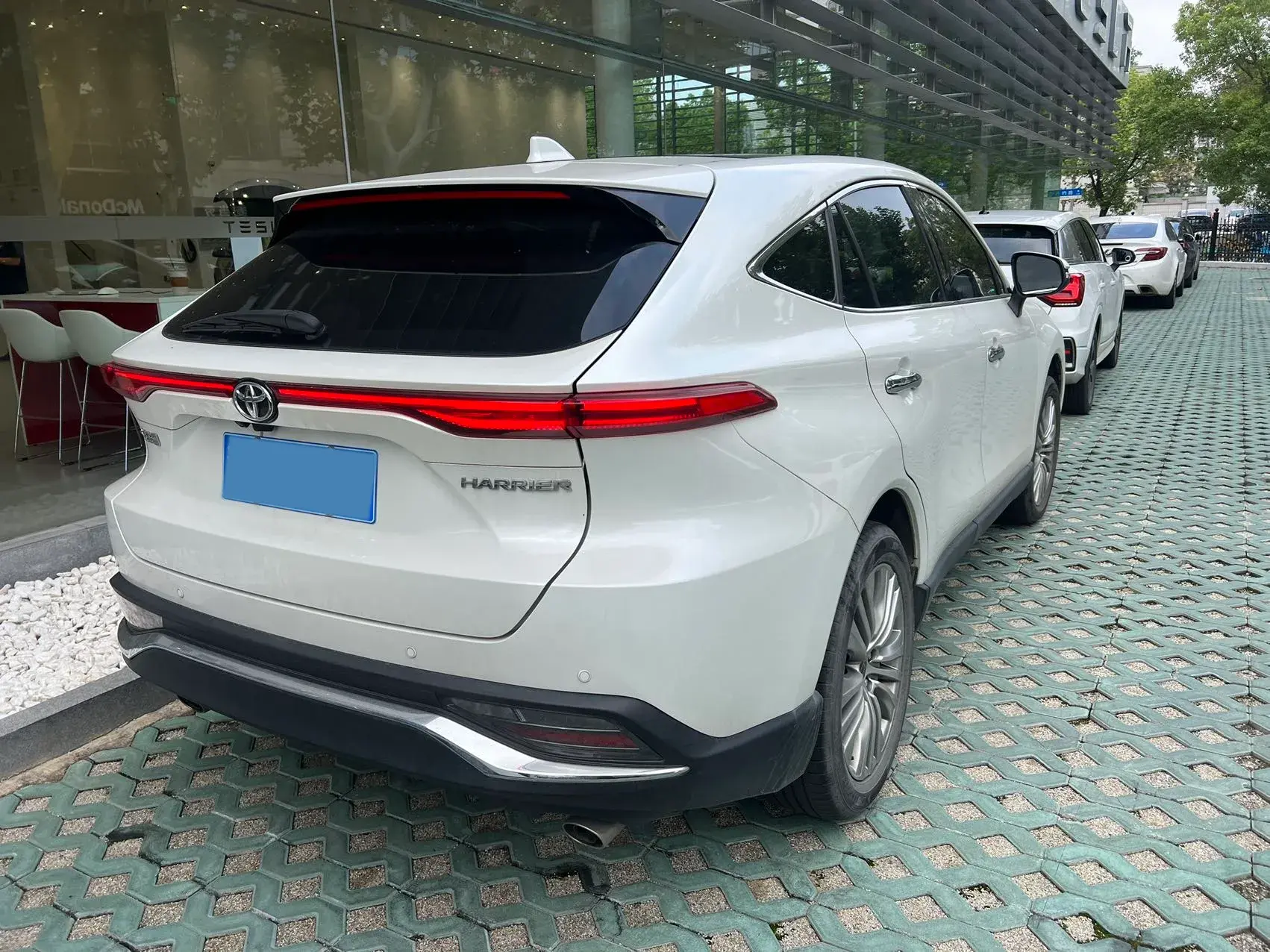 2022 TOYOTA HARRIER thumbnail 2