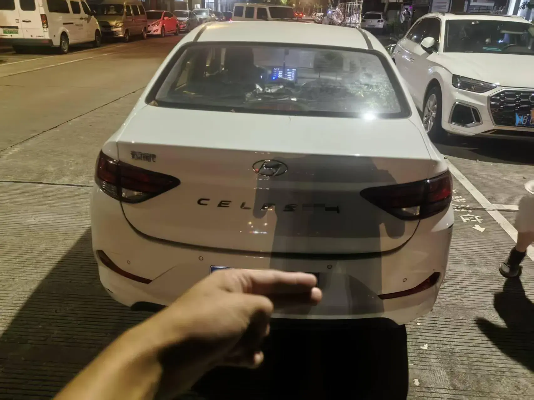 2017 HYUNDAI CELESTA thumbnail 3