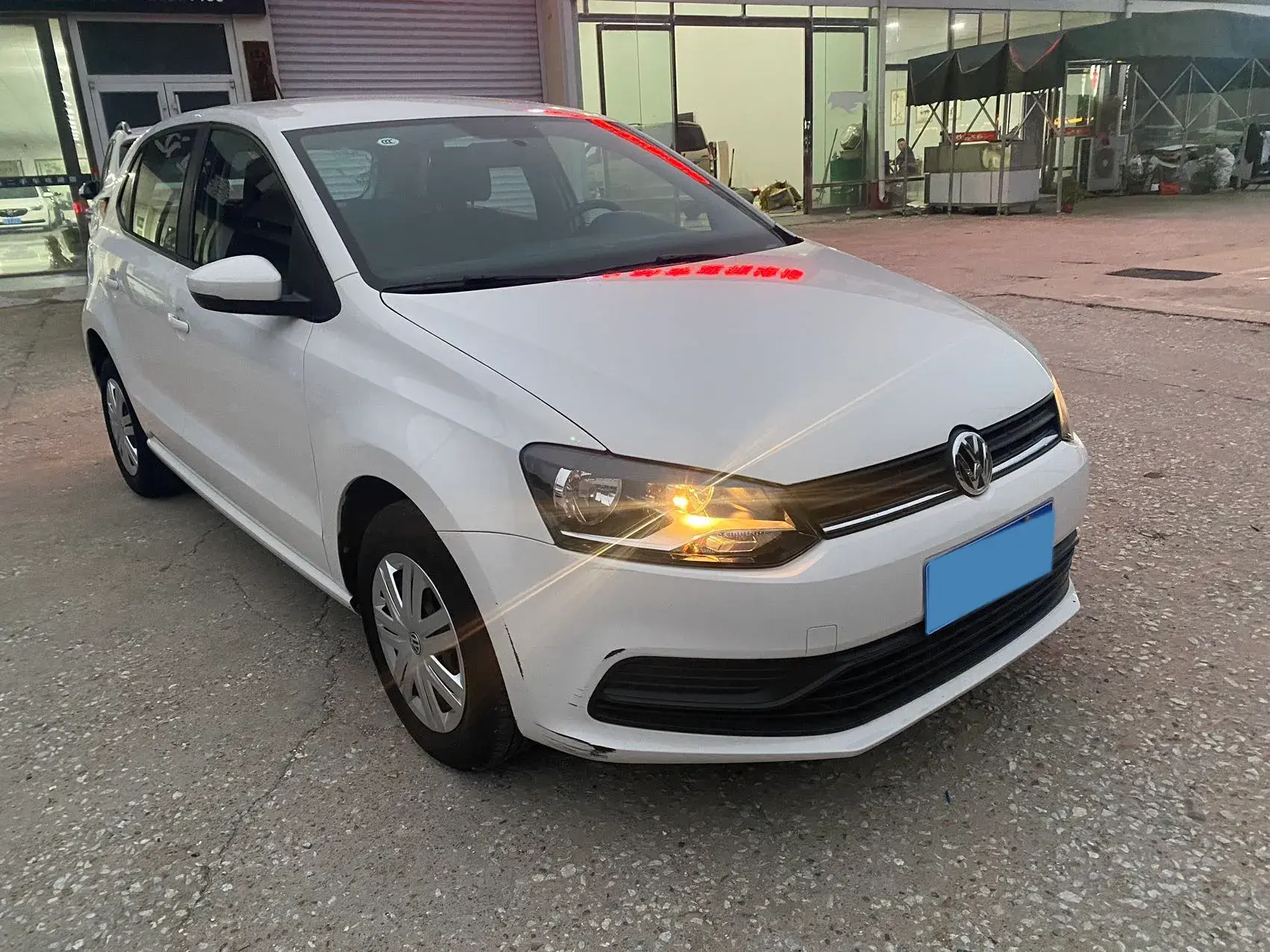 2016 VOLKSWAGEN POLO thumbnail 2