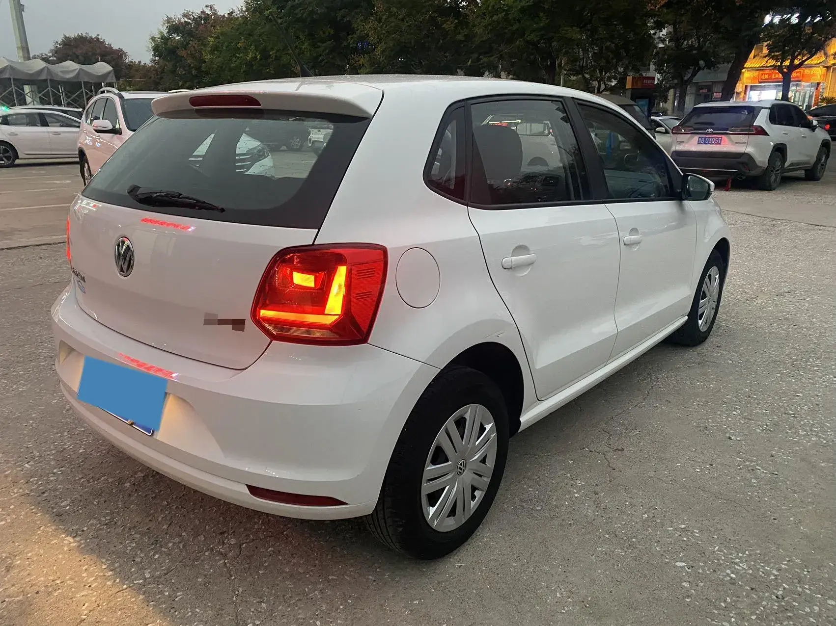 2016 VOLKSWAGEN POLO thumbnail 3