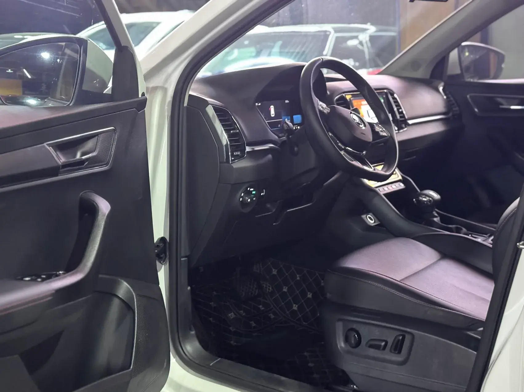 2023 SKODA KAROQ thumbnail 3