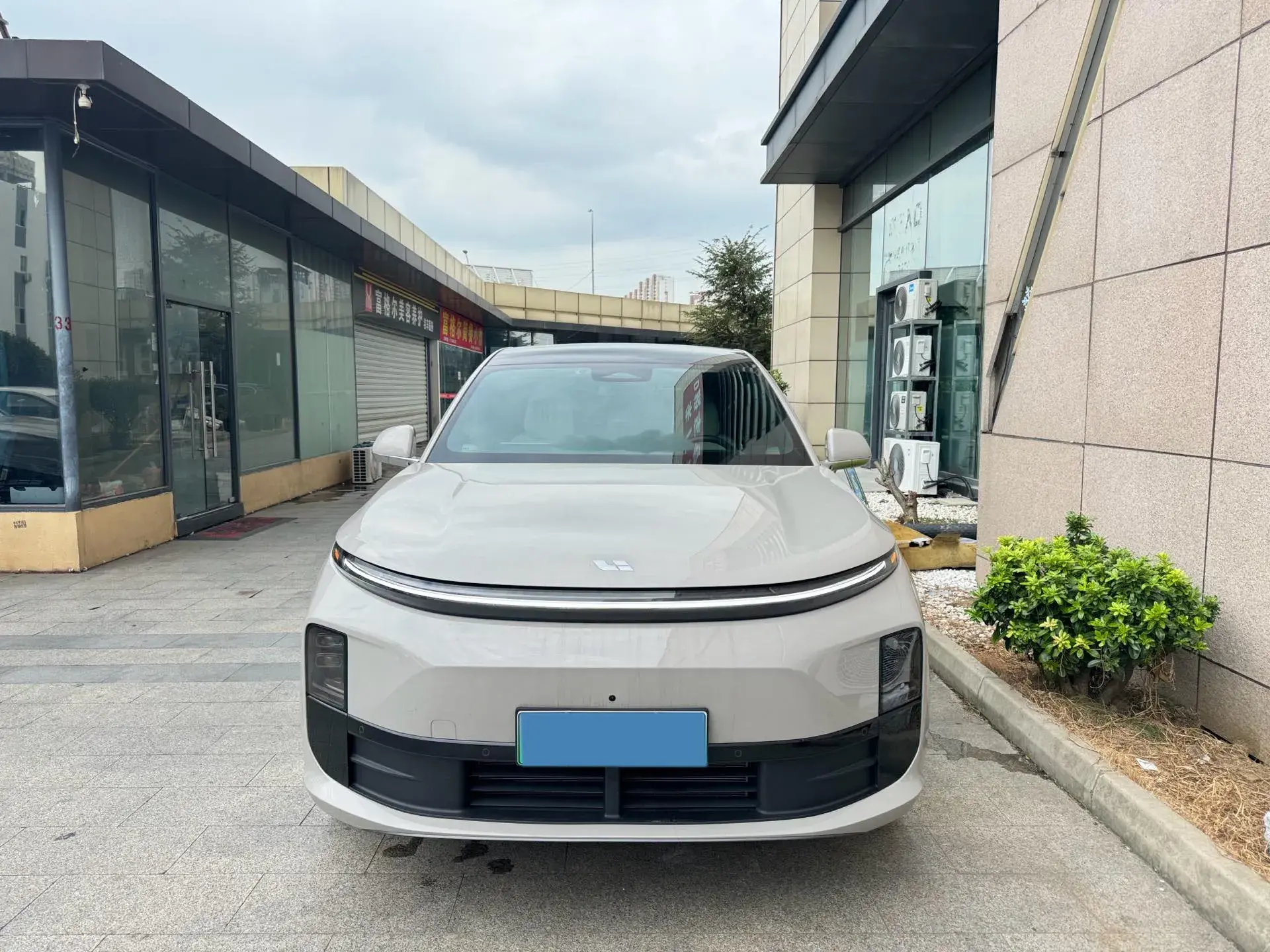 2024 LI L6 thumbnail 2