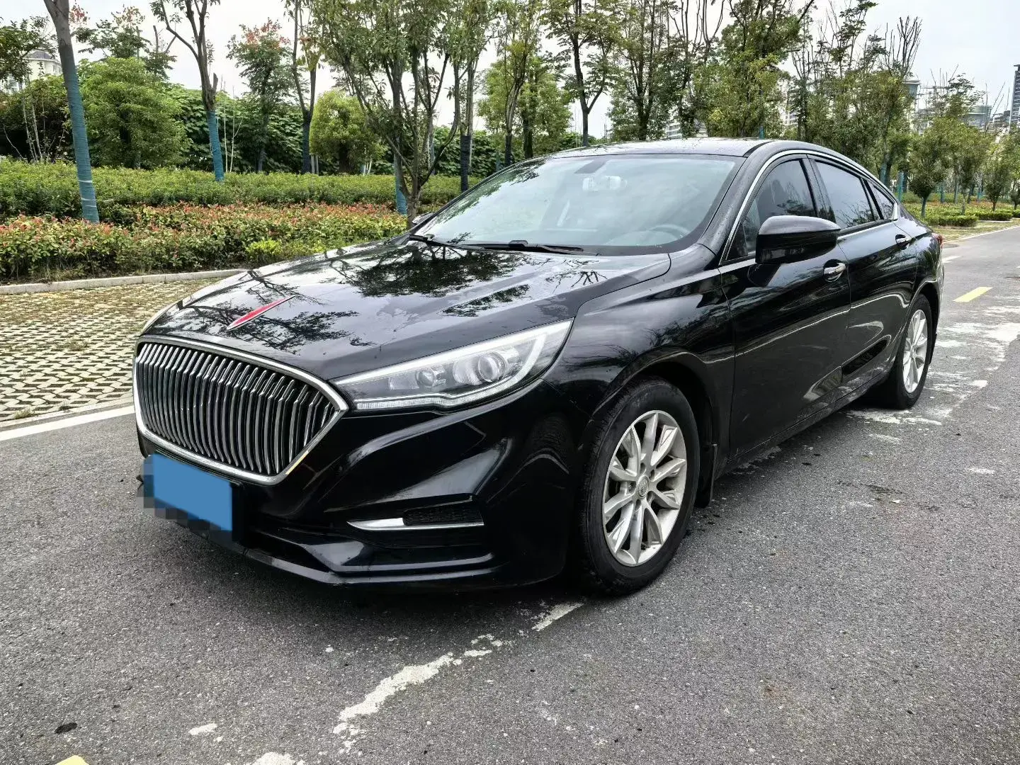 2018 HONGQI H5 view 1
