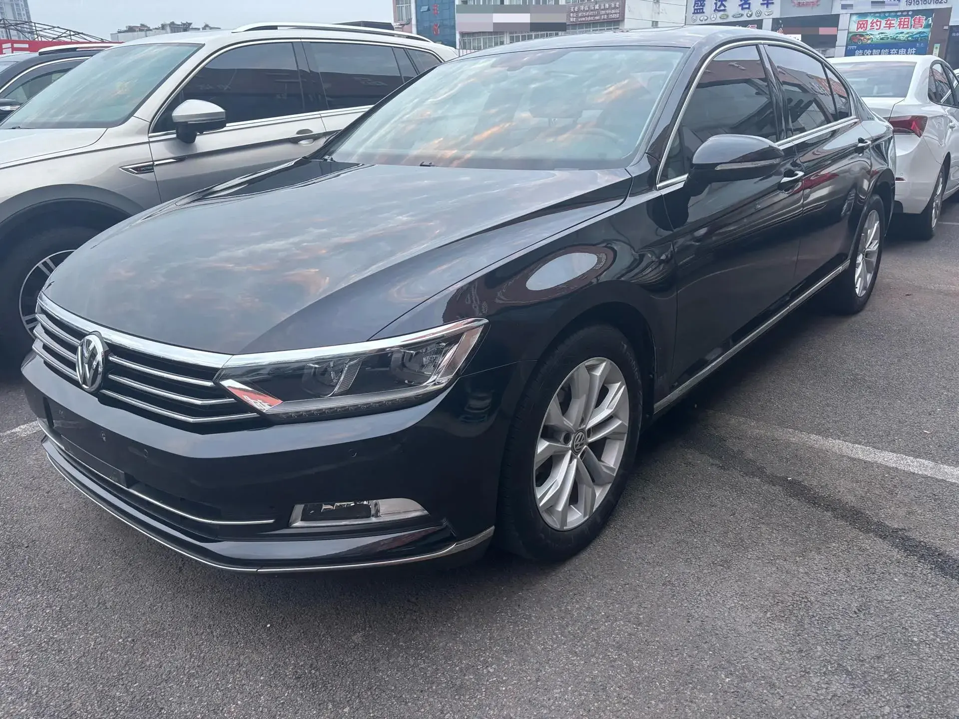 2018 VOLKSWAGEN MAGOTAN view 1