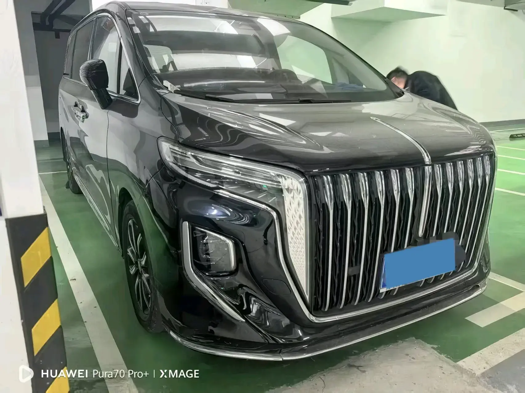 2023 HONGQI HQ9 thumbnail 2