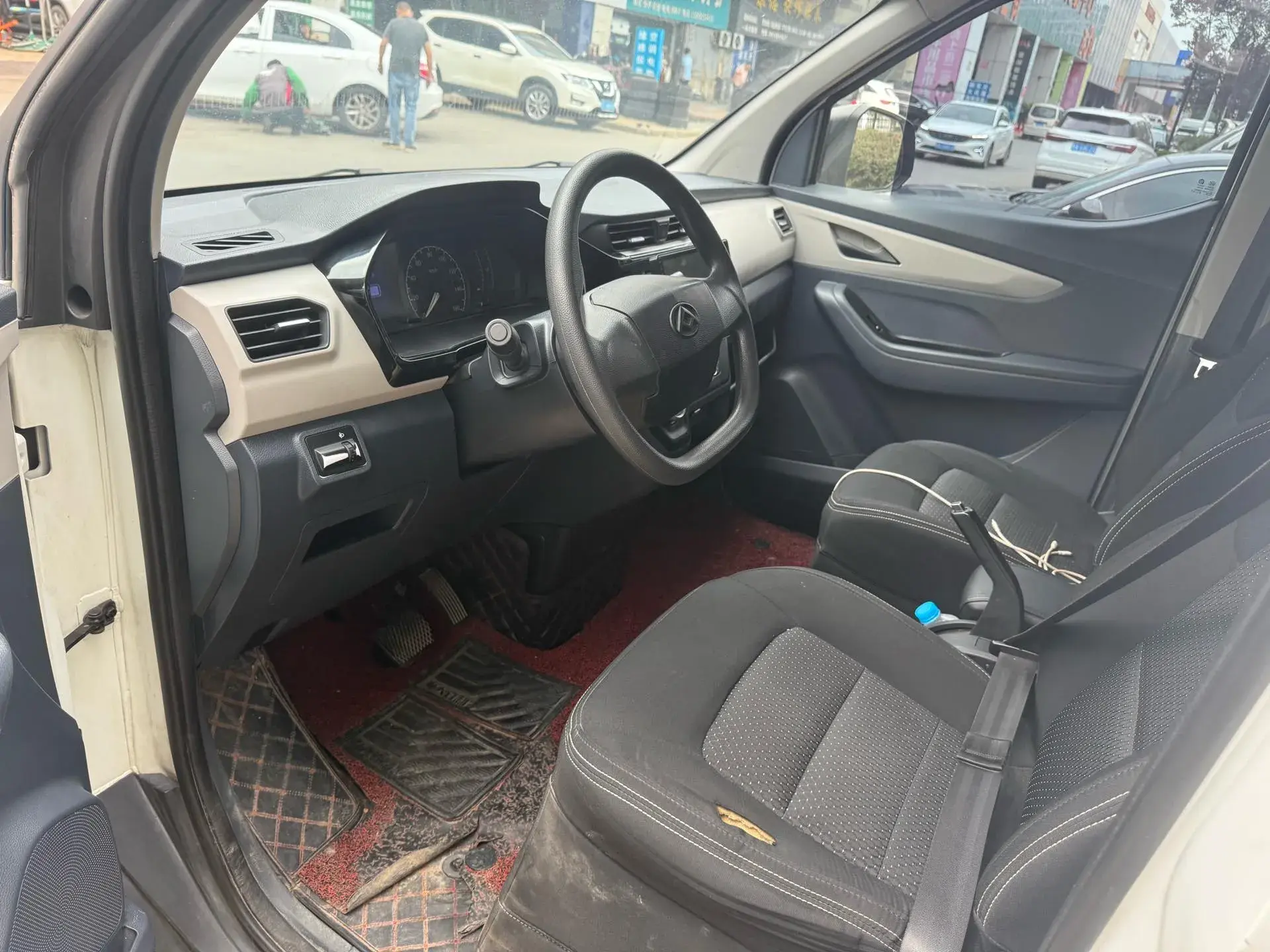 2021 MAXUS EV30 thumbnail 4